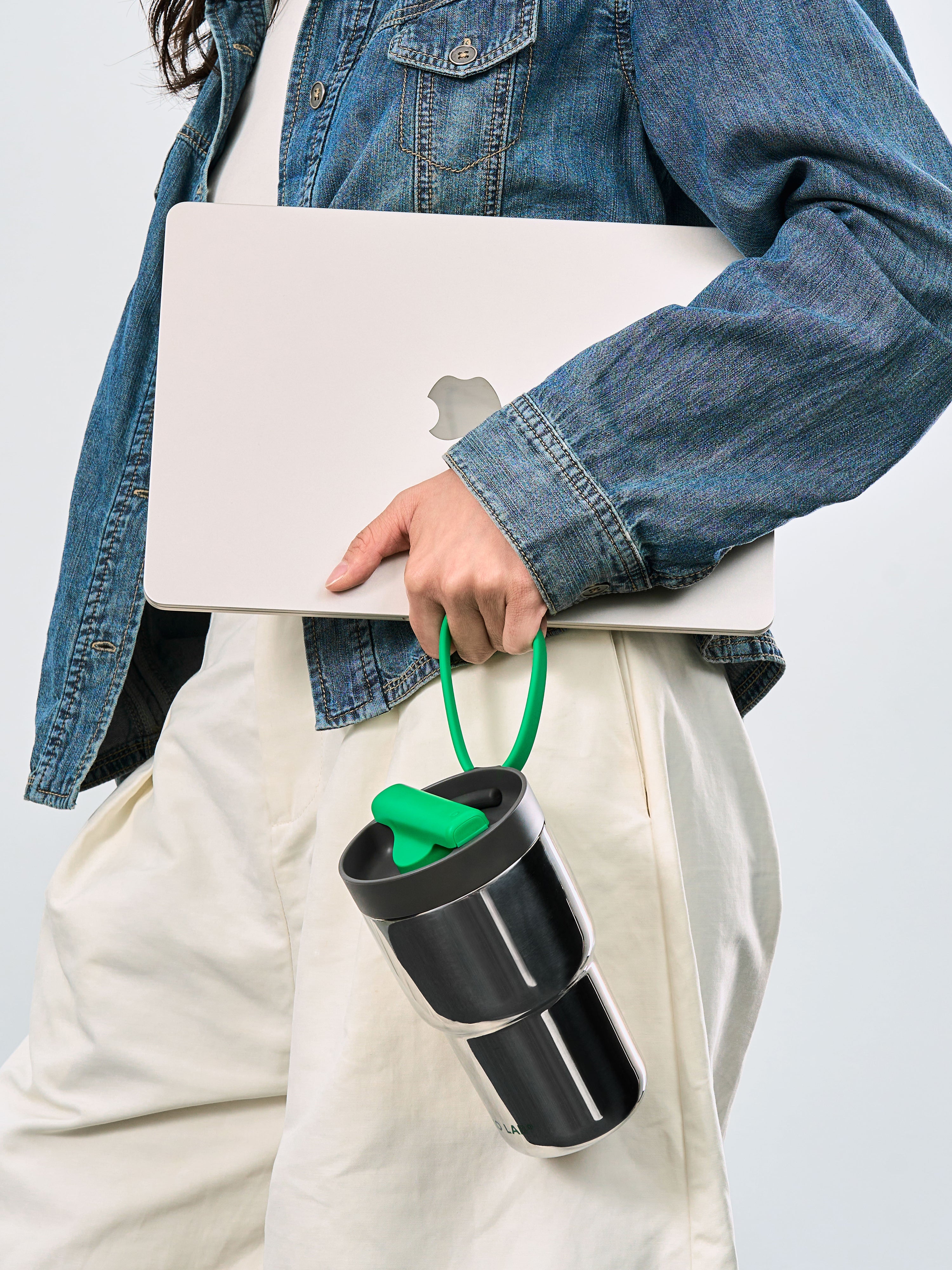 Twist Tumbler lifestyle 1